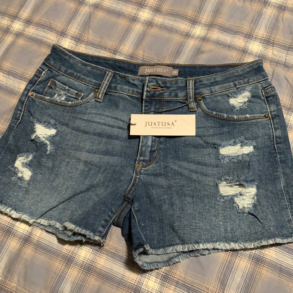 JUSTUSA Distressed Fray Hem Short